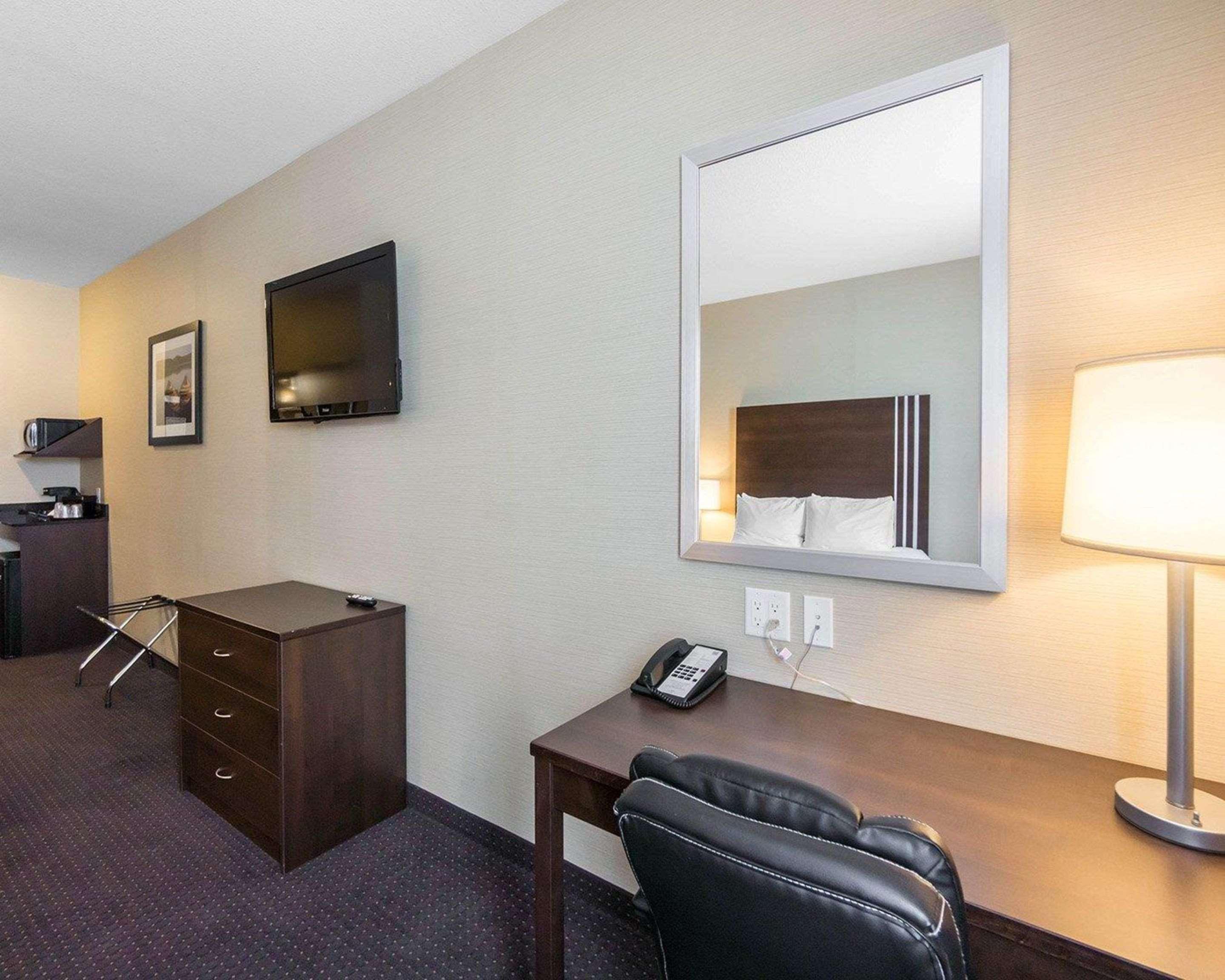 Comfort Inn & Suites Fox Creek Exterior photo